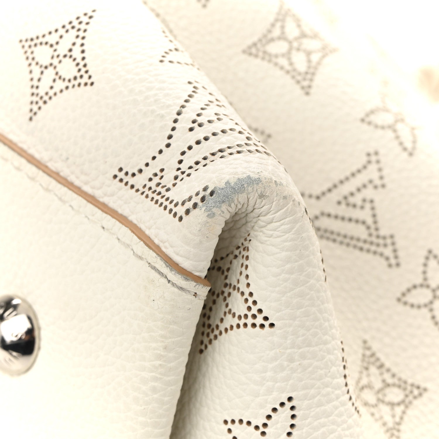 Louis Vuitton Mahina Carmel Hobo Snow 10 of 12