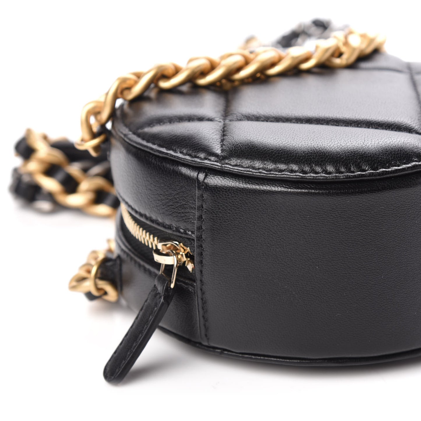 Lambskin Quilted 19 Round Clutch With Chain Black