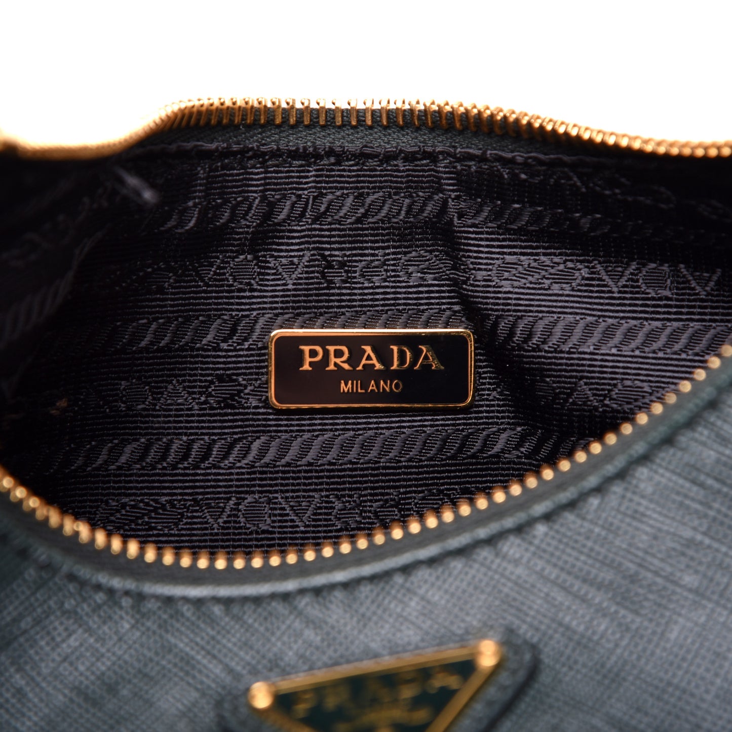 Saffiano Lux Re-Edition 2005 Shoulder Bag Smeraldo