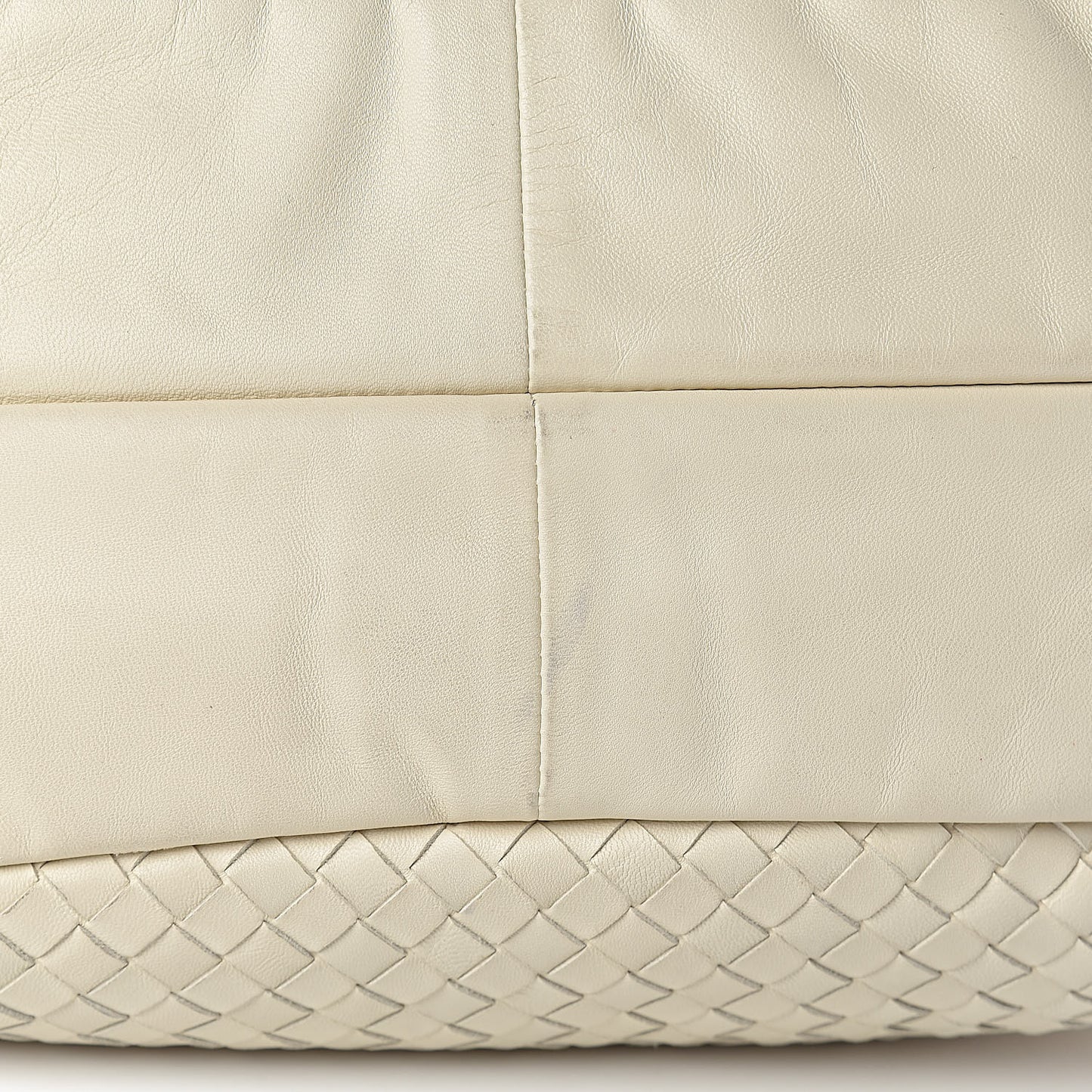 Intrecciato Nappa Medium Campana Hobo Bianca
