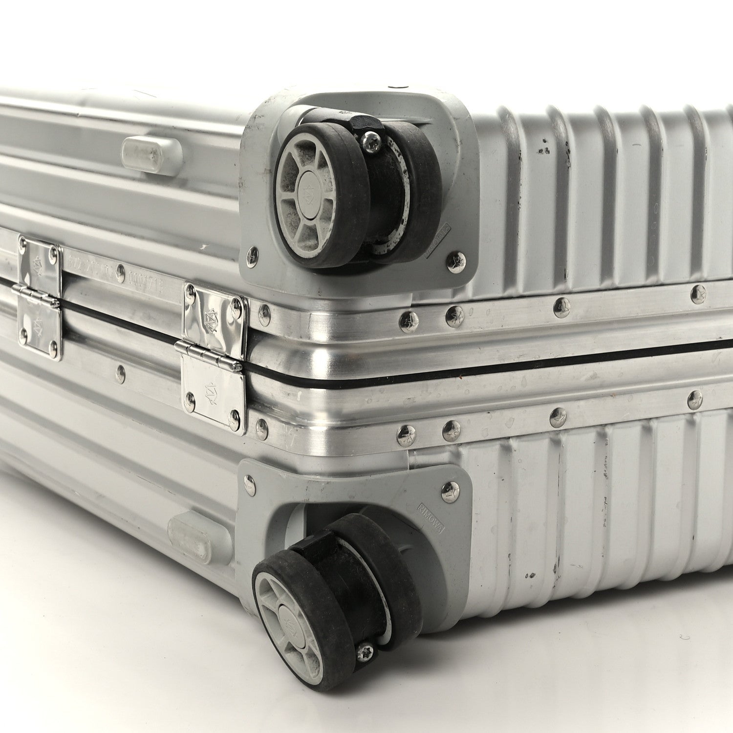 Rimowa Aluminum Classic Cabin Silver 1418212 – FASHIONPHILE