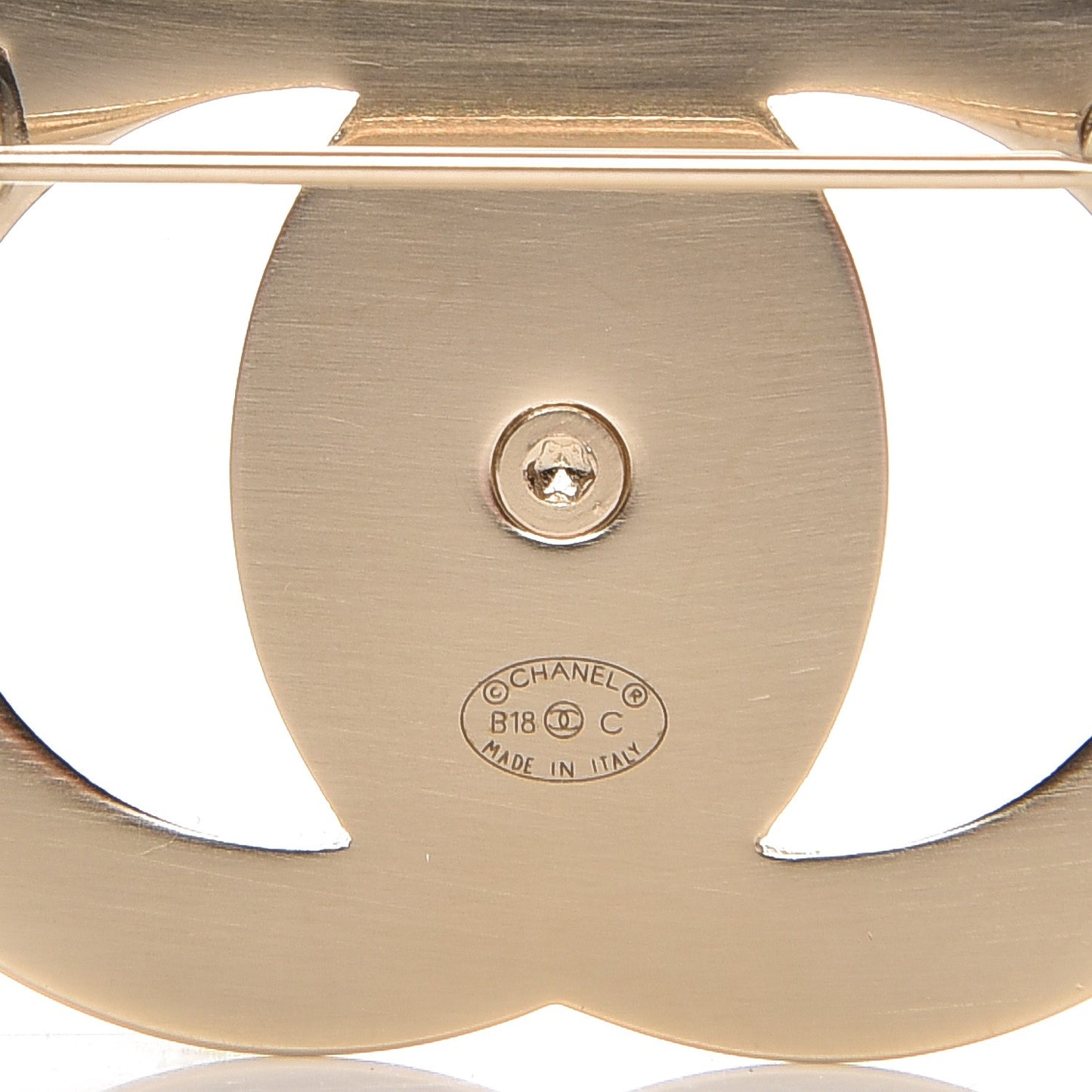 CC Turnlock Brooch Gold