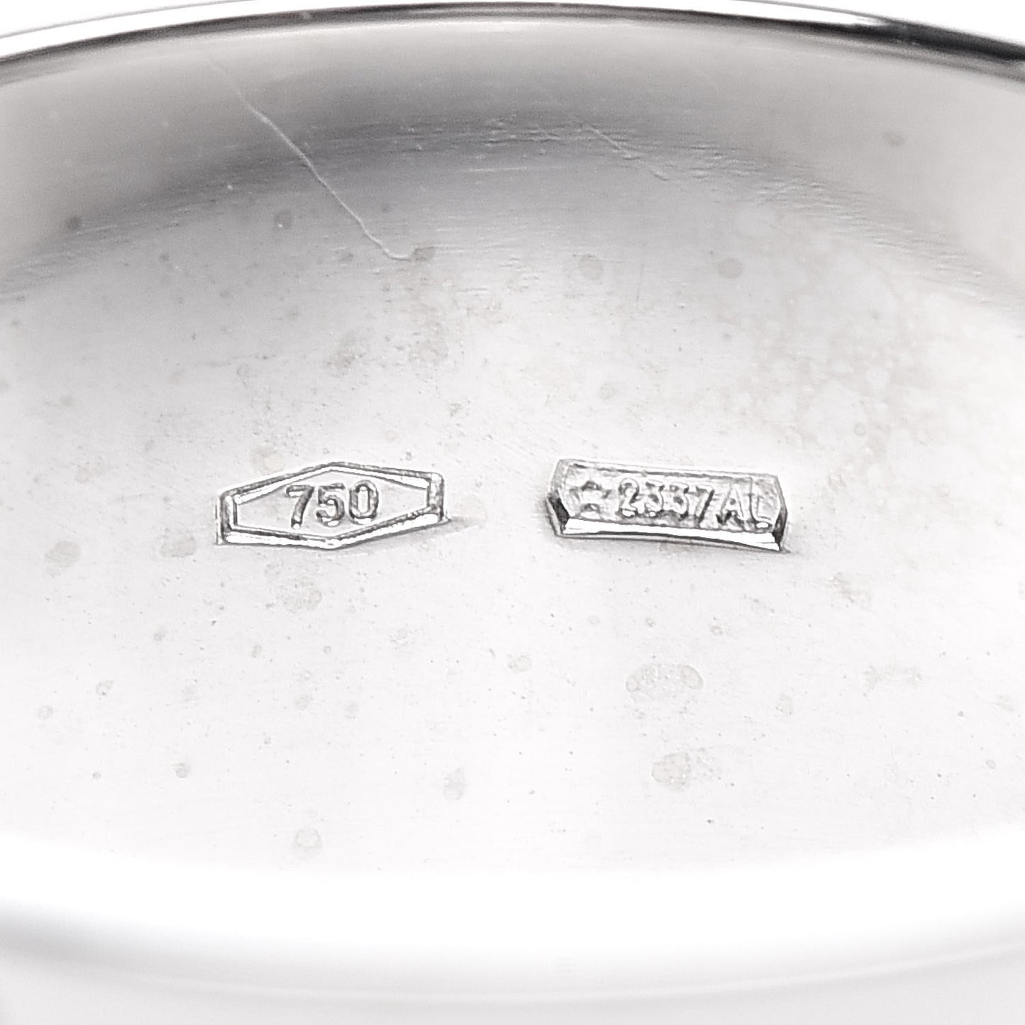18K White Gold 9mm Icon Band Ring 52 6