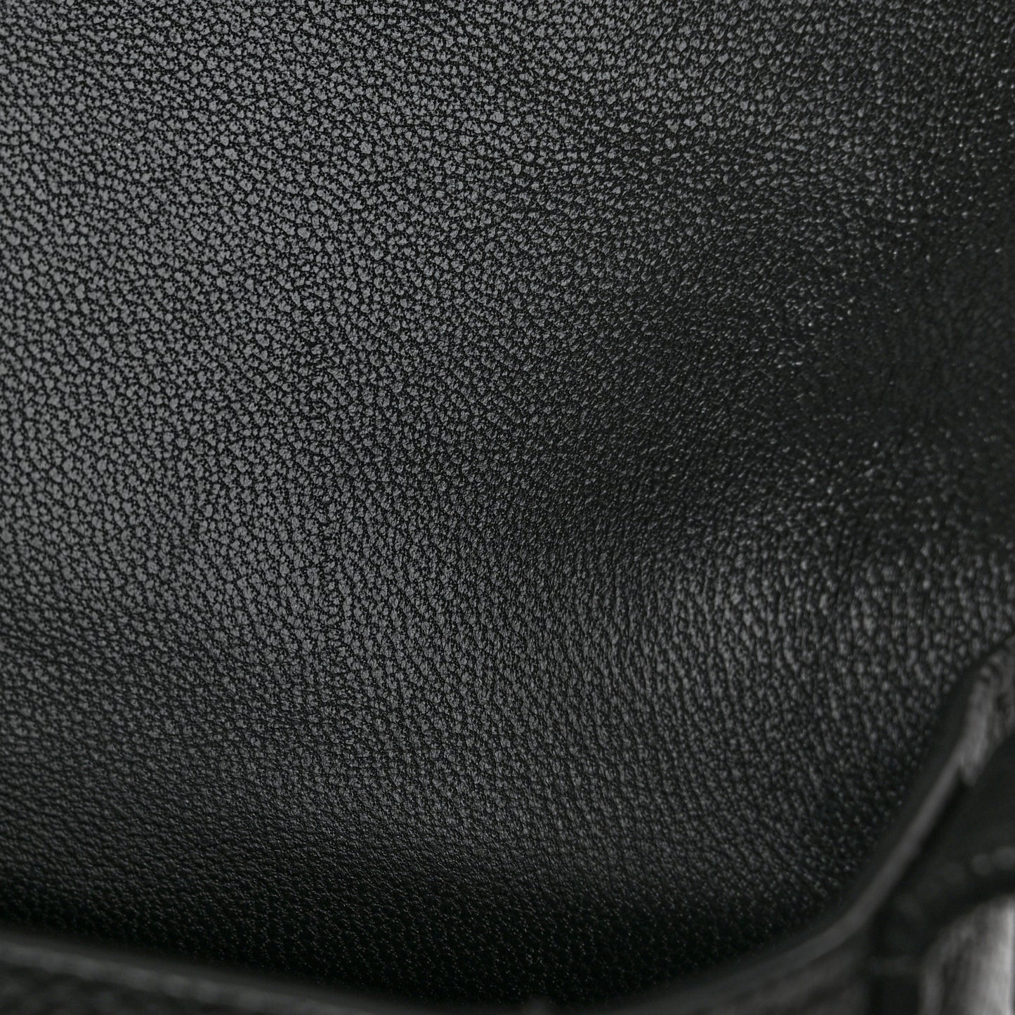 Grained Calfskin Medium Trotteur Black