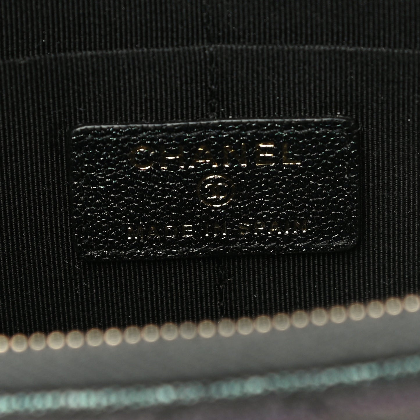Iridescent Caviar Quilted Classic Pouch With Handle Black