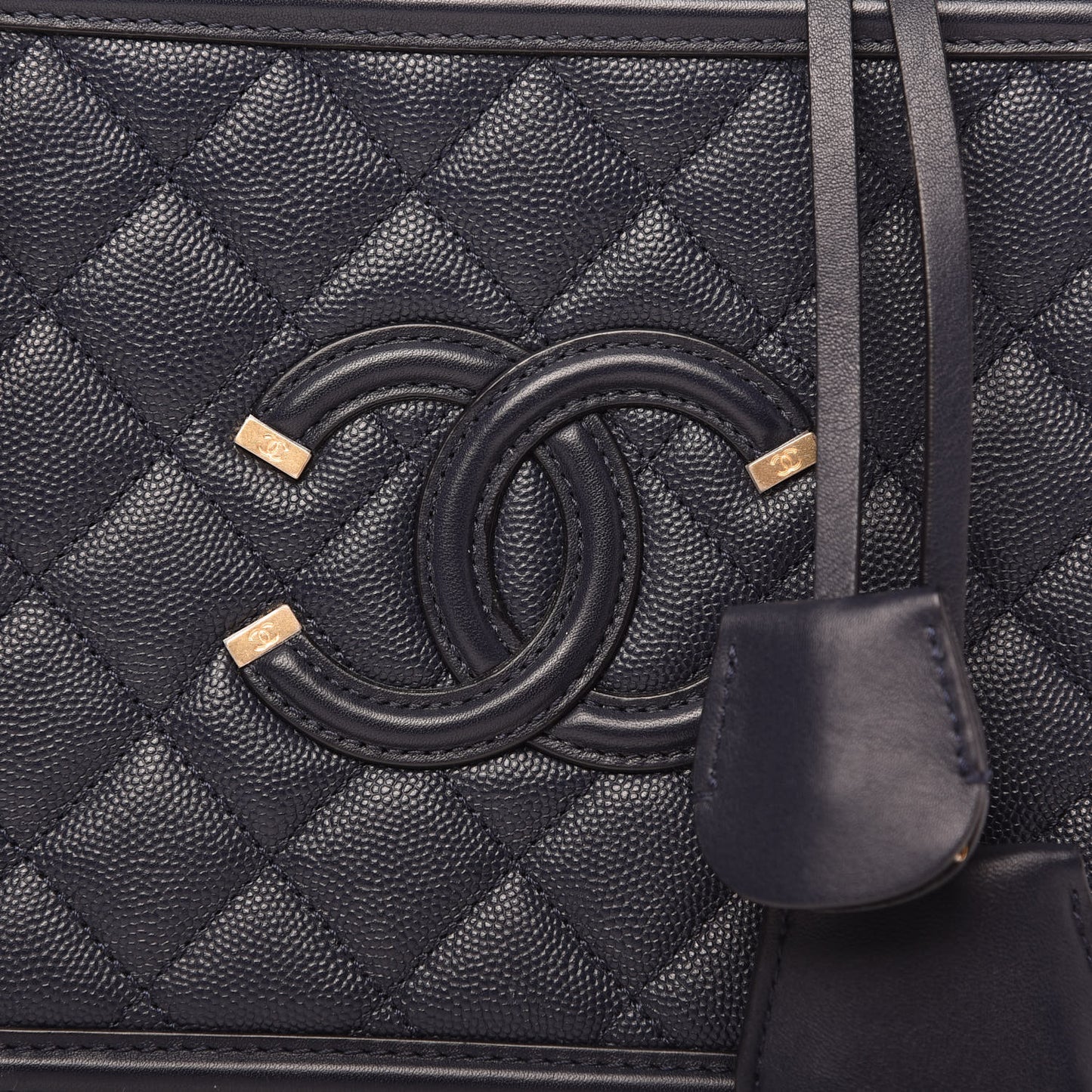 Caviar Quilted Medium CC Filigree Vanity Case Navy