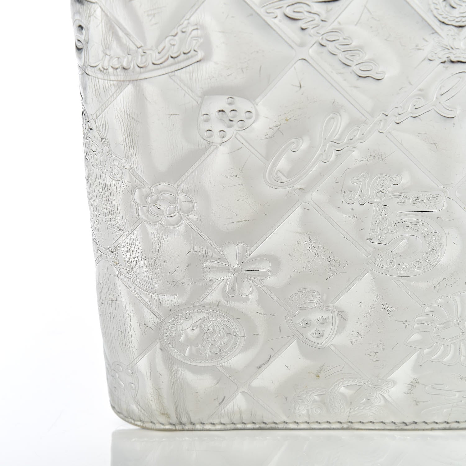 Chanel Metallic Patent Calfskin Quilted Lucky Symbols Yen Wallet Silver 18 of 19