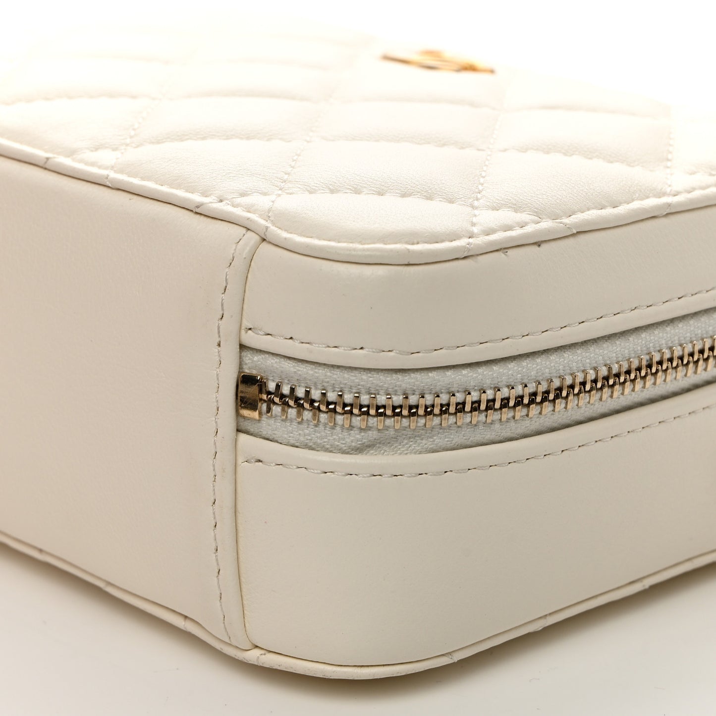 Lambskin Quilted CC Pearl Crush Camera Case White