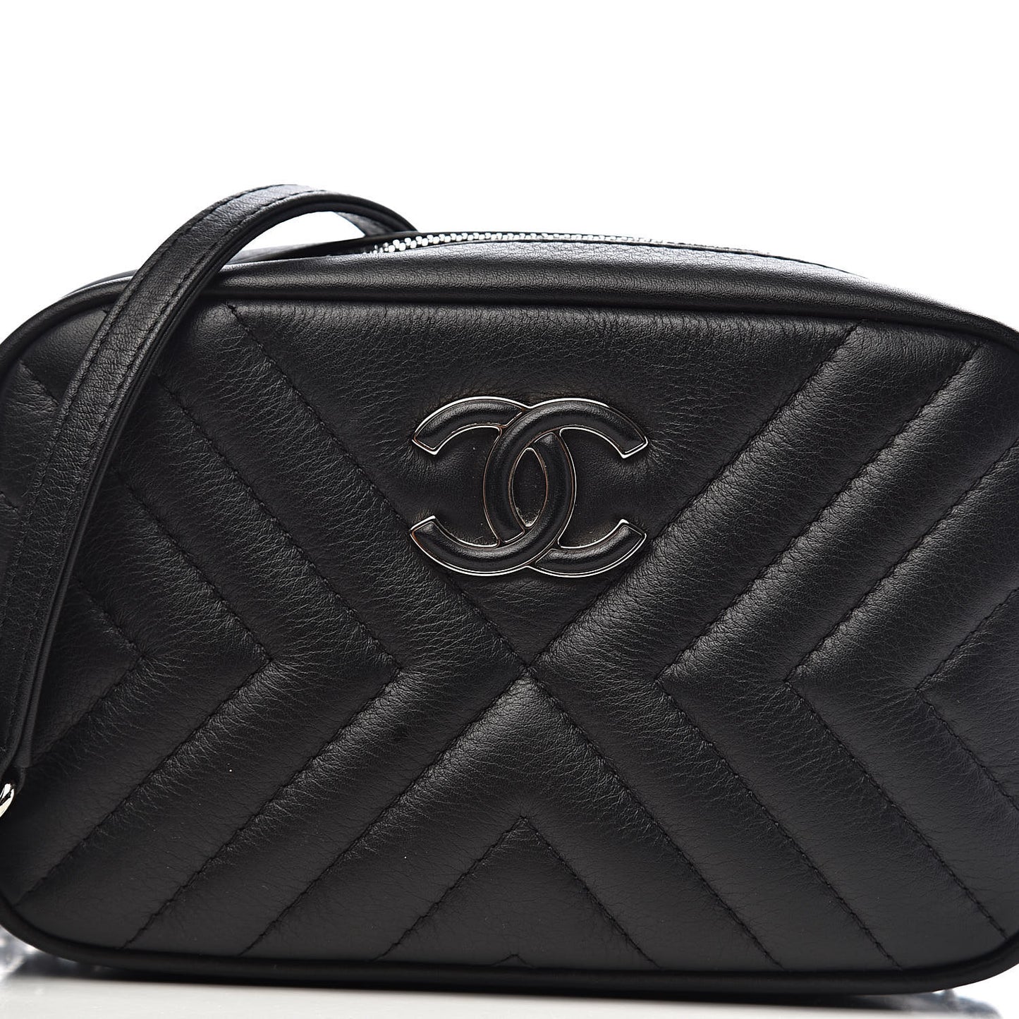 Lambskin Diagonal Chevron Quilted Tassel Camera Case Black