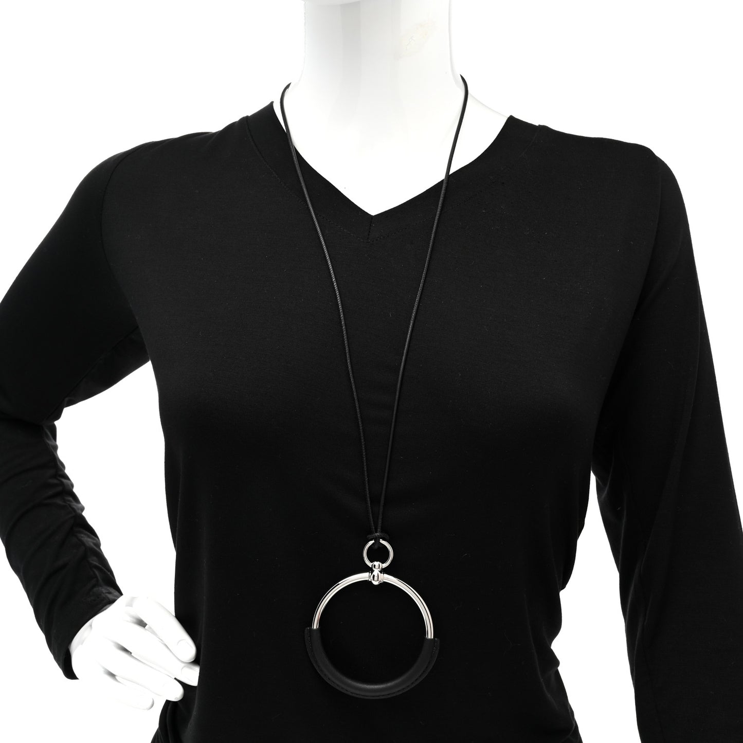 Swift Grand Loop Pendant Necklace Black