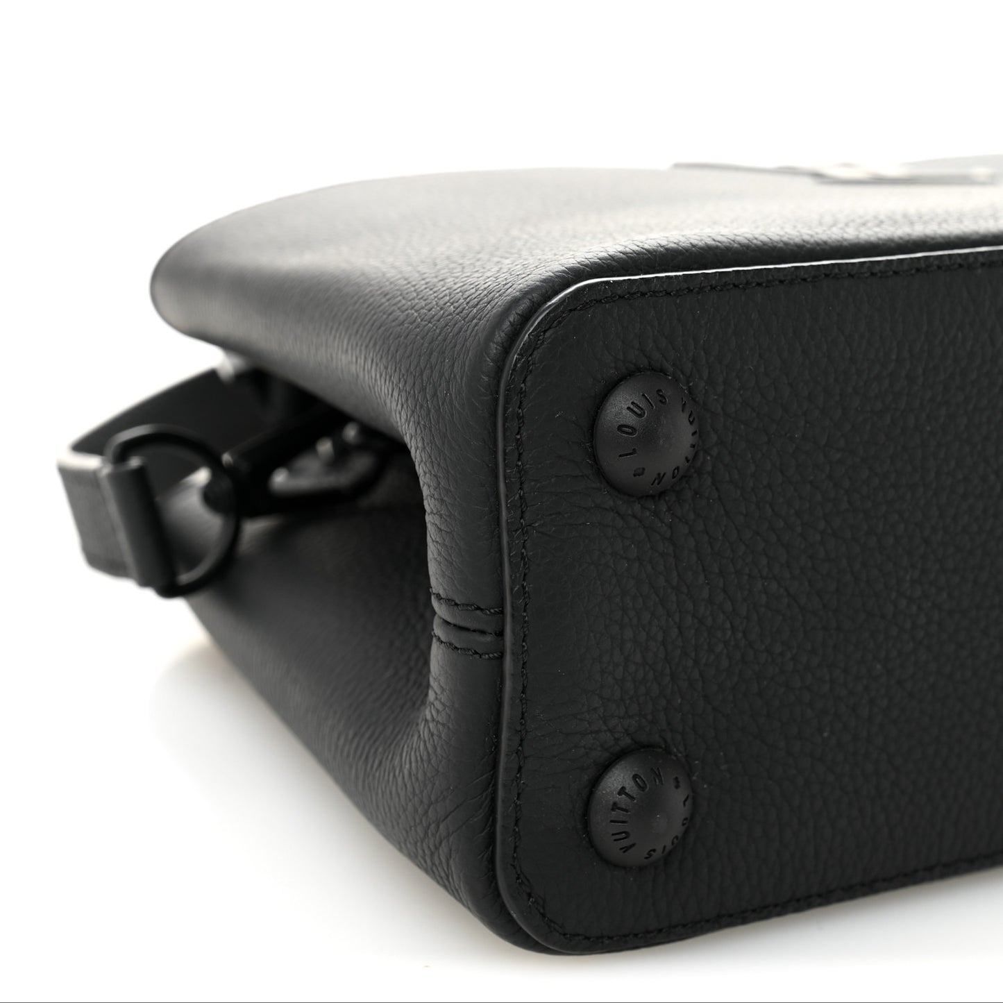 Taurillon Capucines East West MM Matte Black