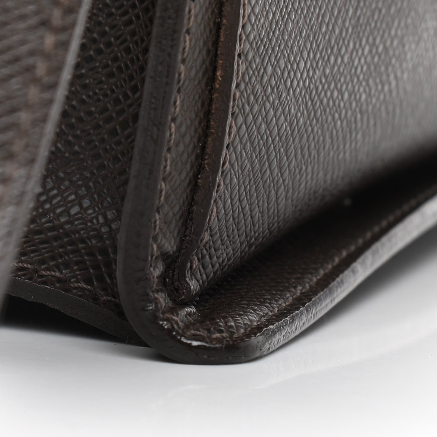 Louis Vuitton Taiga Pochette Belaia Grizzli 8 of 10