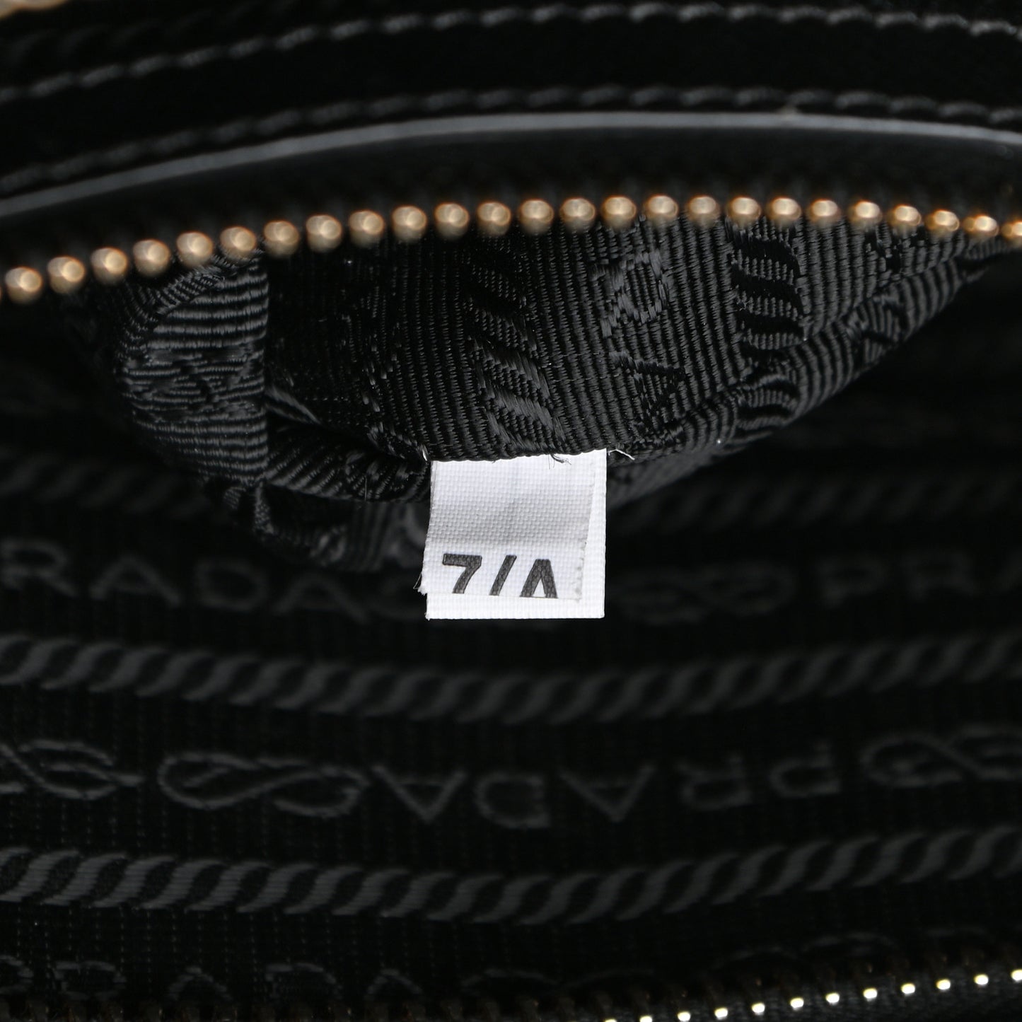 Saffiano Medium Galleria Double Zip Tote Black