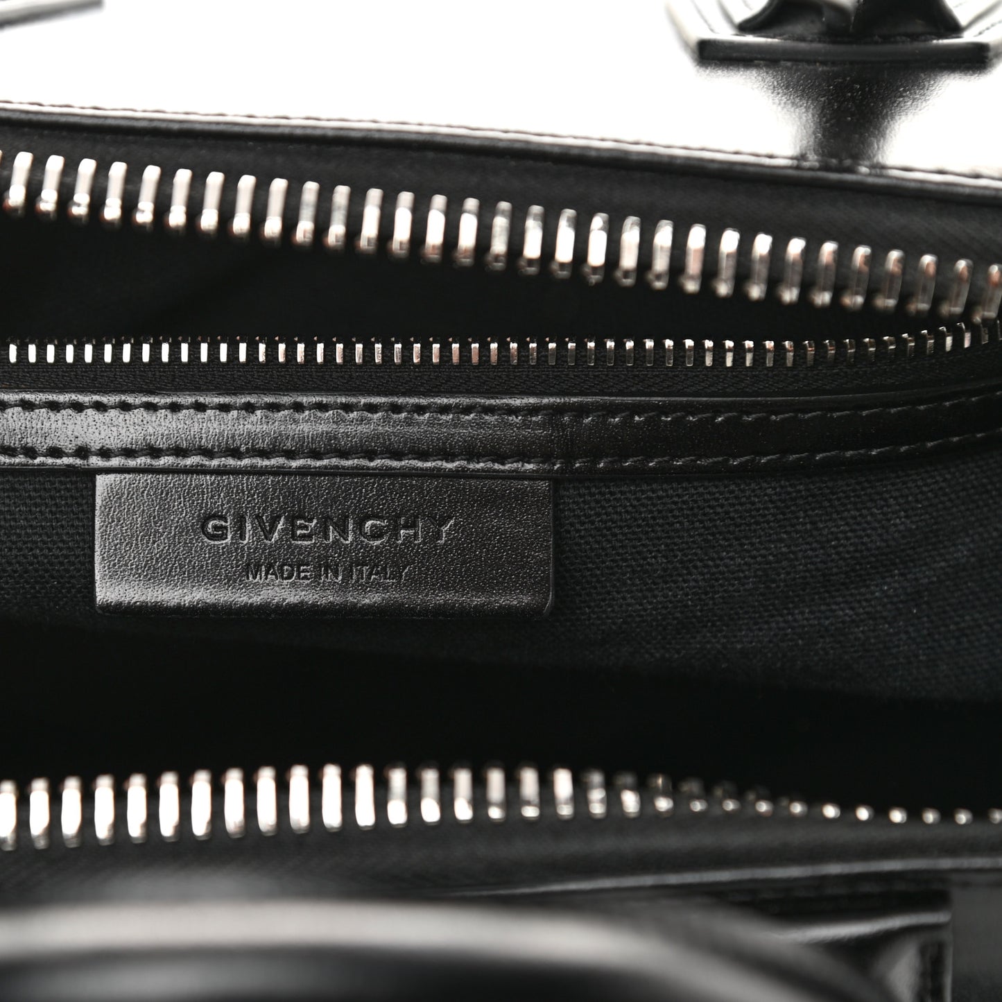 Shiny Lord Calfskin Medium Antigona Black