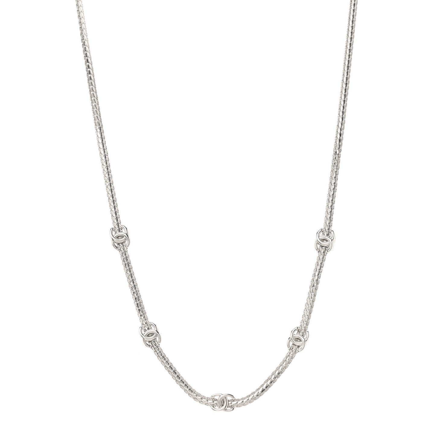 Metal CC Short Chain Necklace Silver