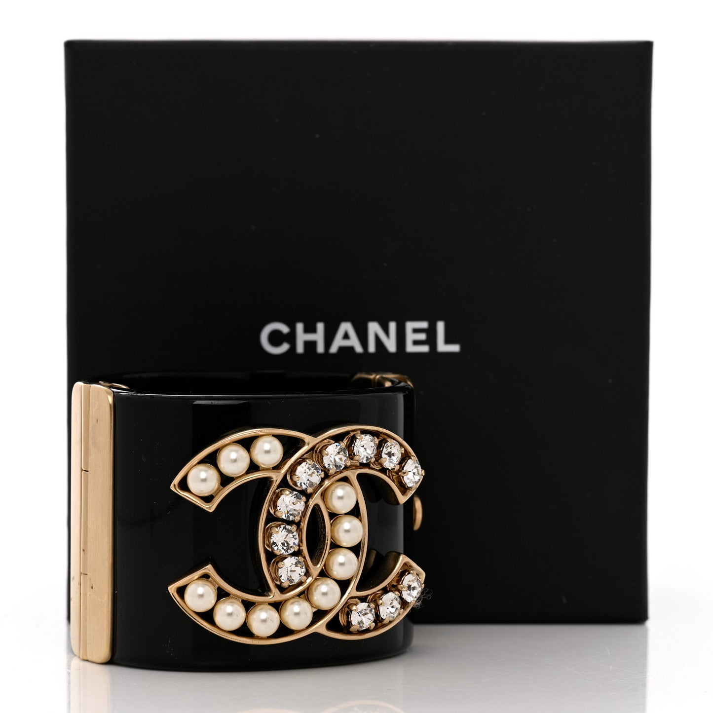 Resin Crystal Pearl CC Cuff Black