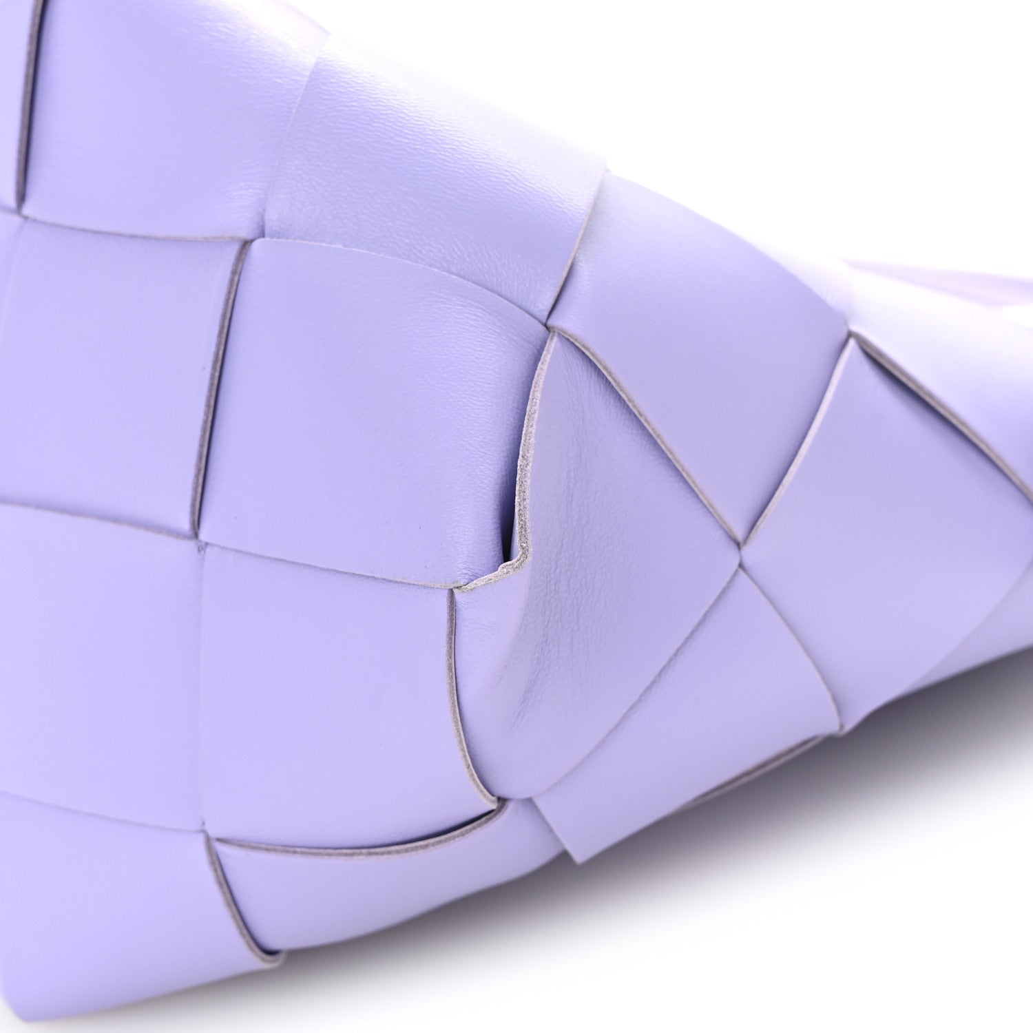 bottega veneta wisteria Bottega Veneta Nappa Maxi Intrecciato Clasp Bucket Bag Wisteria