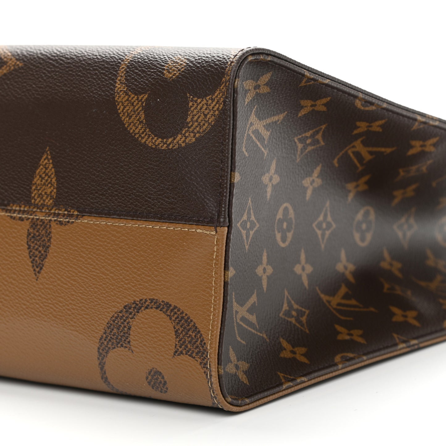 Reverse Monogram Giant Onthego MM