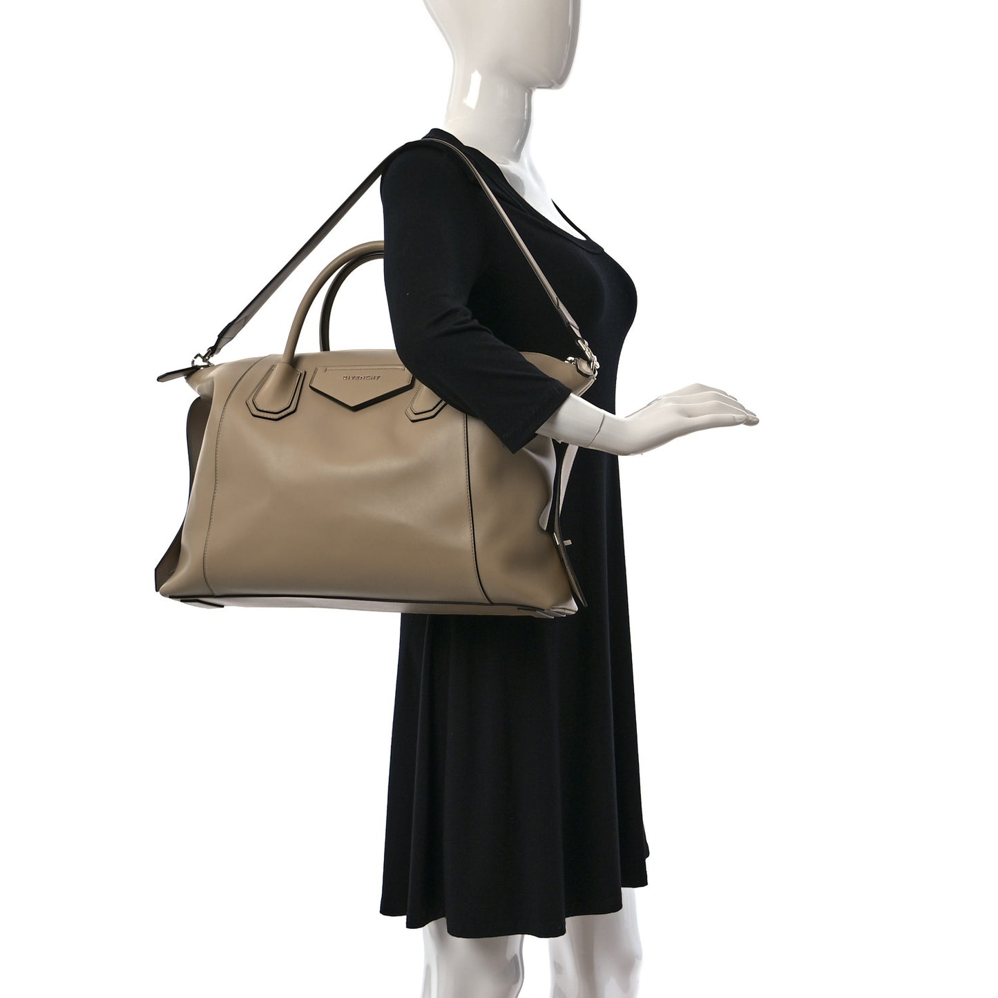 Soft Calfskin Medium Soft Antigona Beige