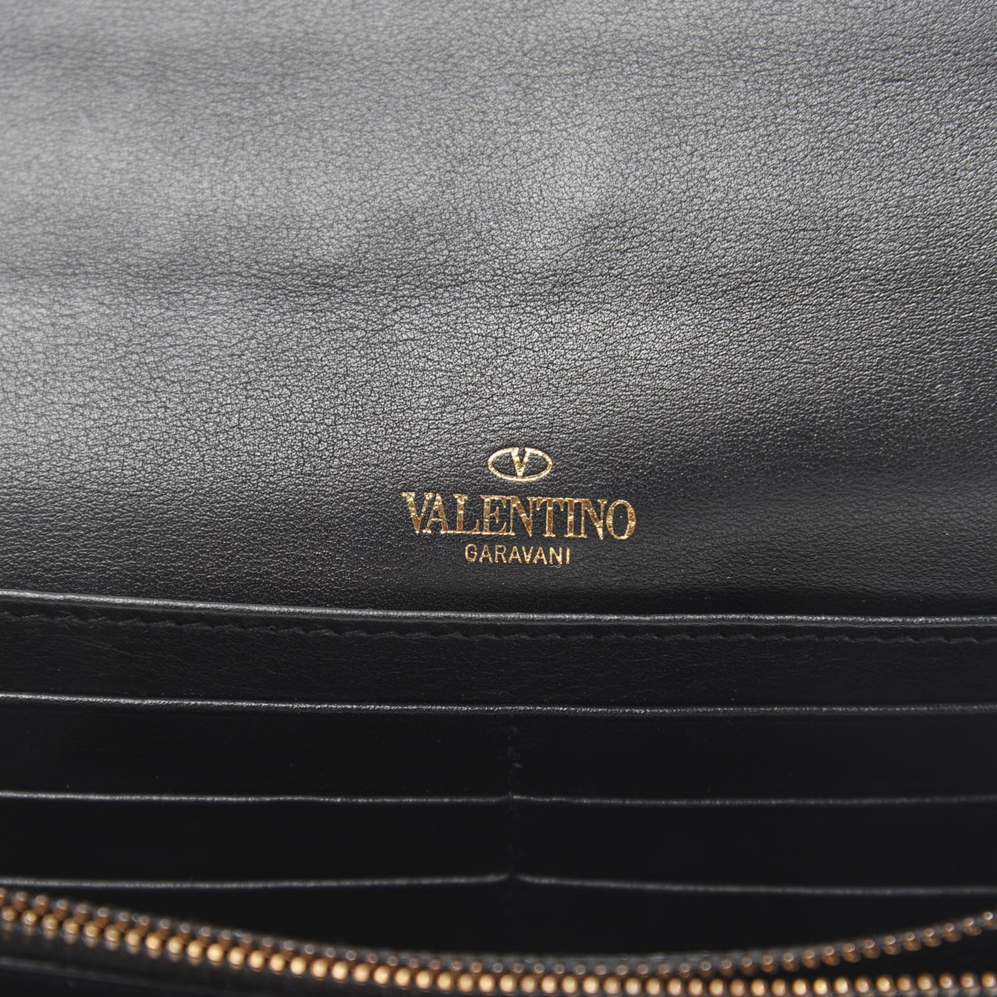 Vitello Rockstud Flap Wallet on Chain Black