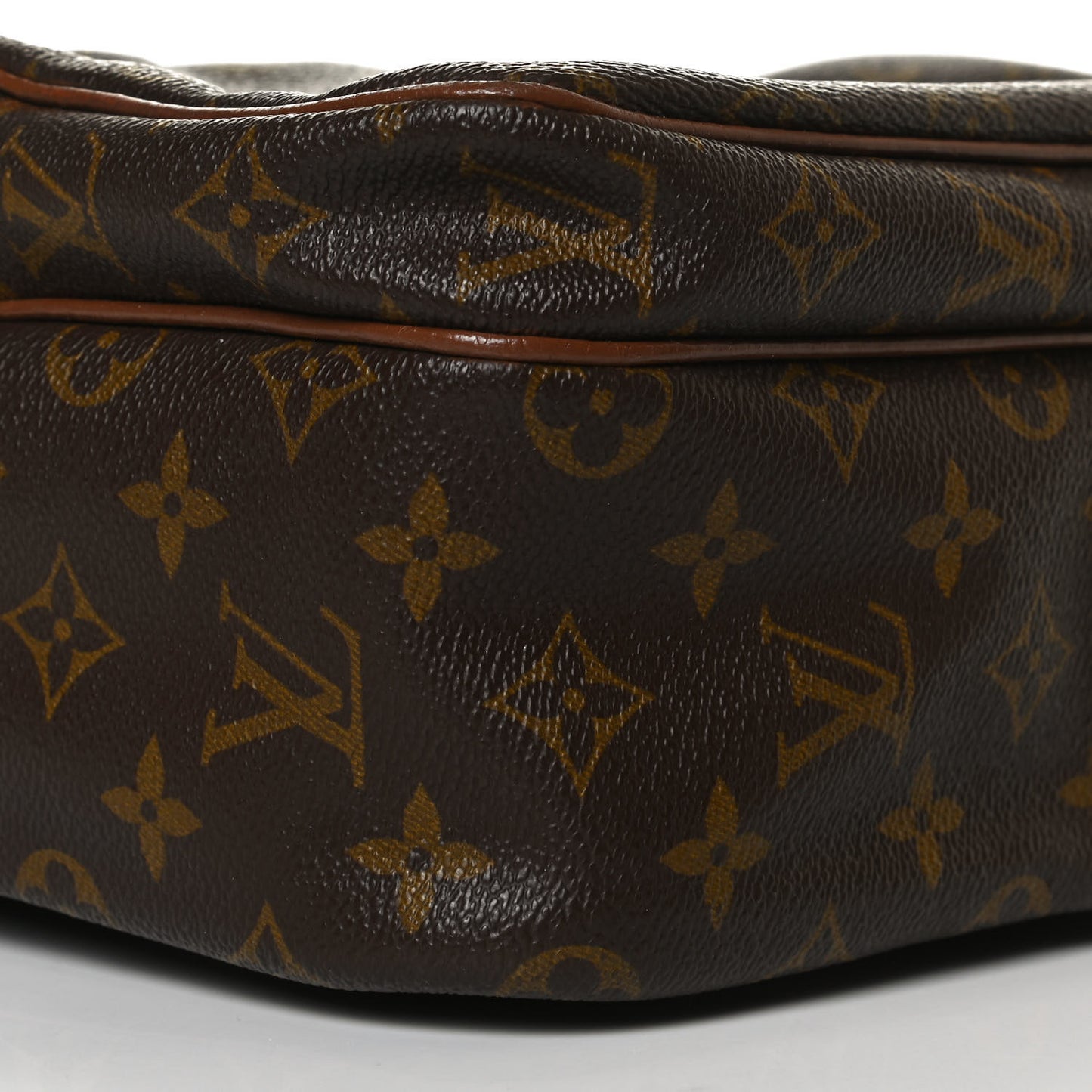 Monogram Nil 28