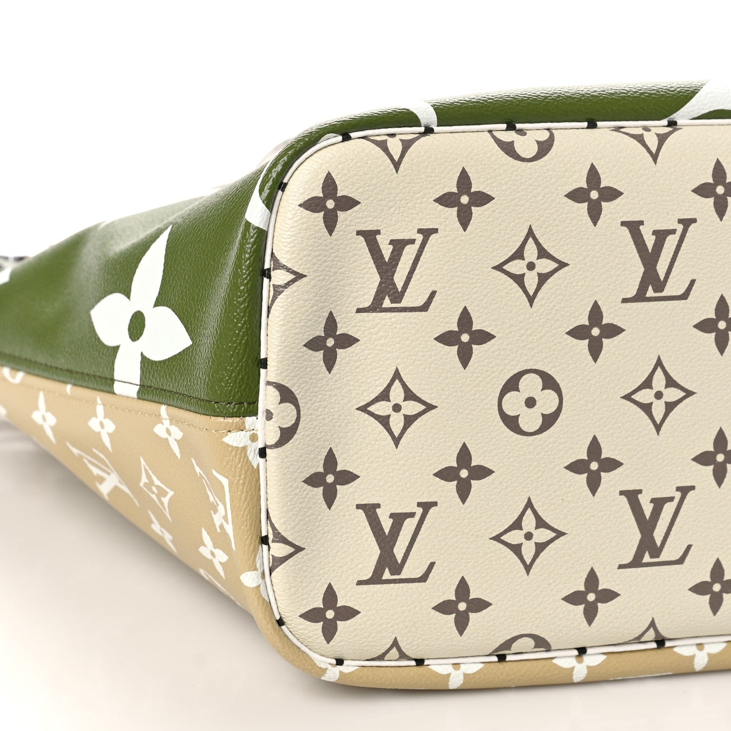 Louis Vuitton Monogram Giant Neverfull MM Kaki 8 of 11