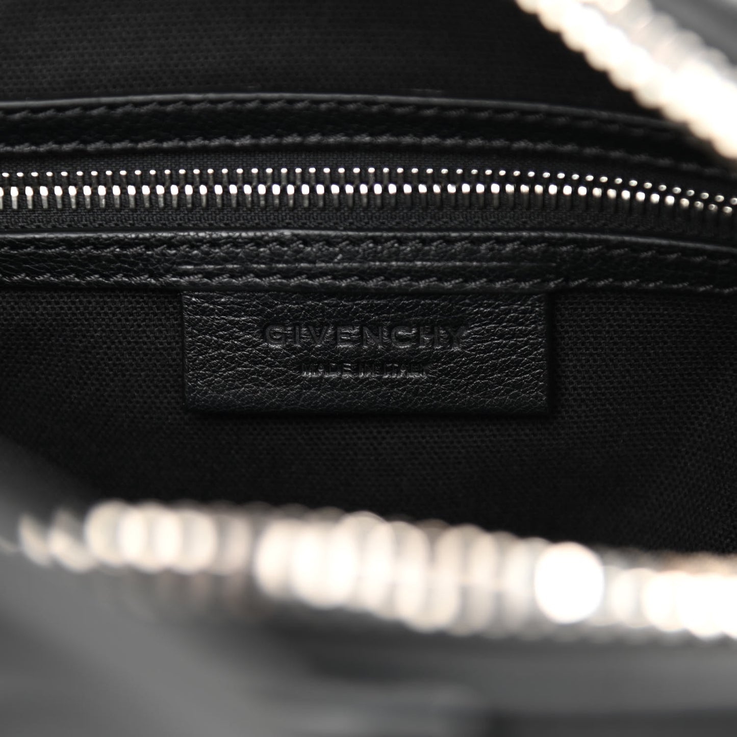 Sugar Goatskin Medium Antigona Black