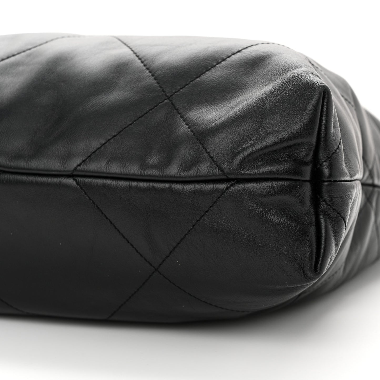 Shiny Calfskin Quilted Chanel 22 Black