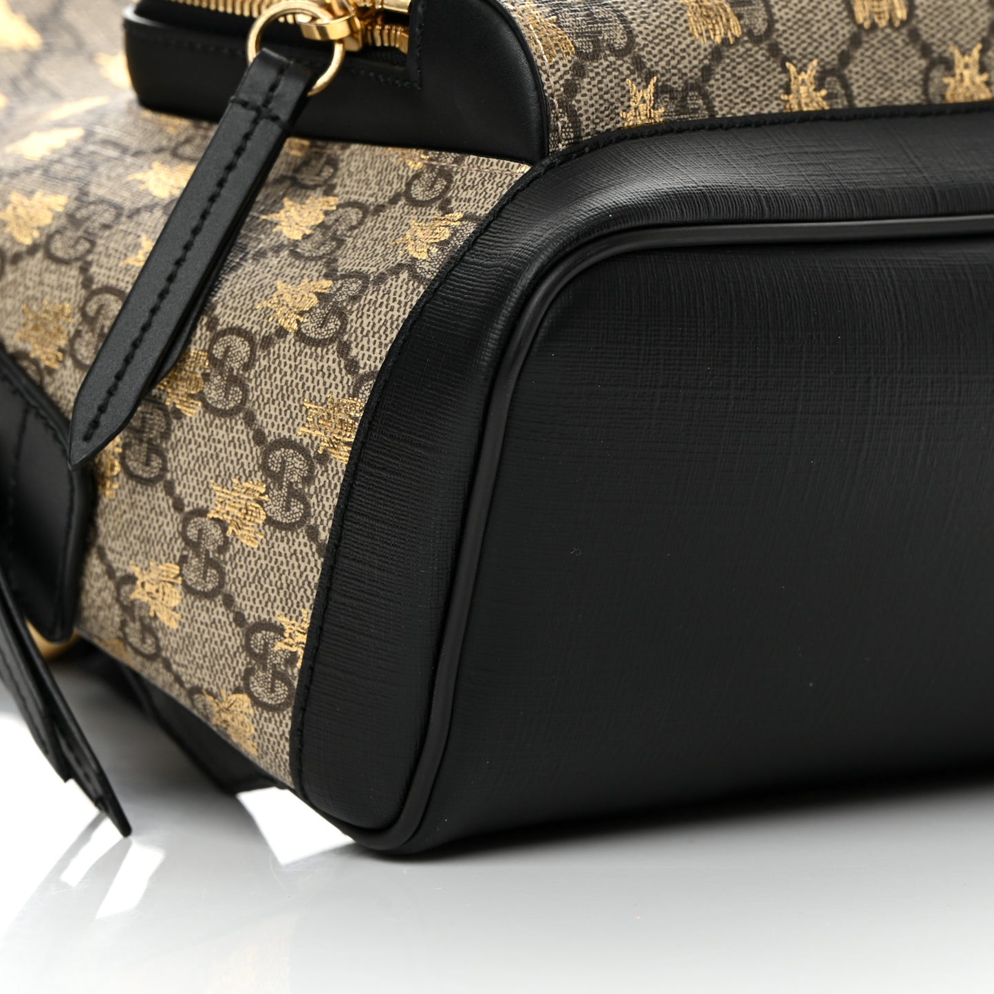 GG Supreme Monogram Bees Print Small Day Backpack Beige Oro Black