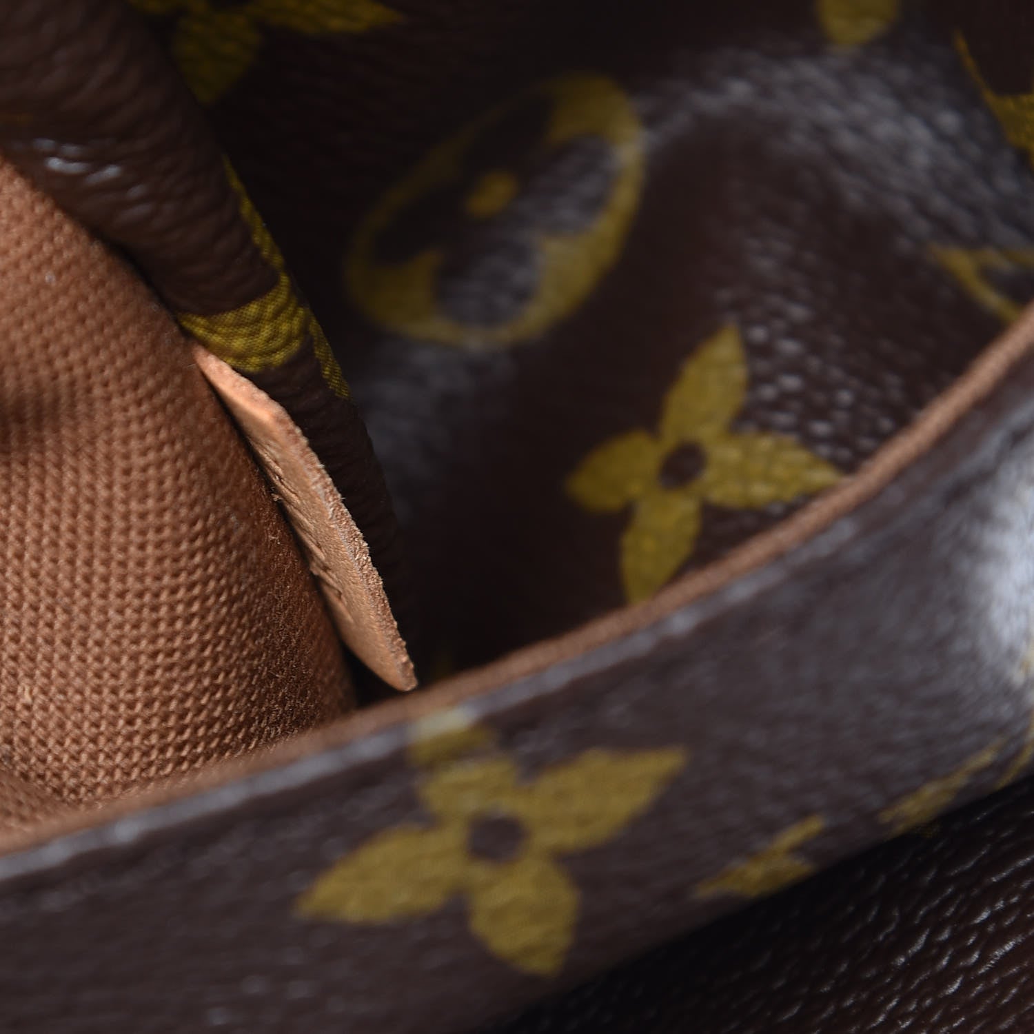 Louis Vuitton Monogram Totally MM 7 of 11