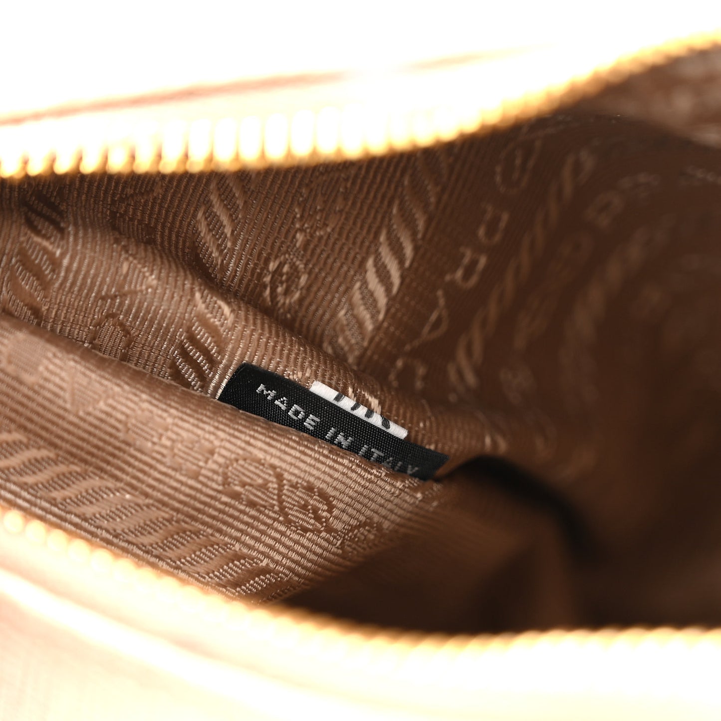 Saffiano Lux Re-Edition 2005 Shoulder Bag Cammeo