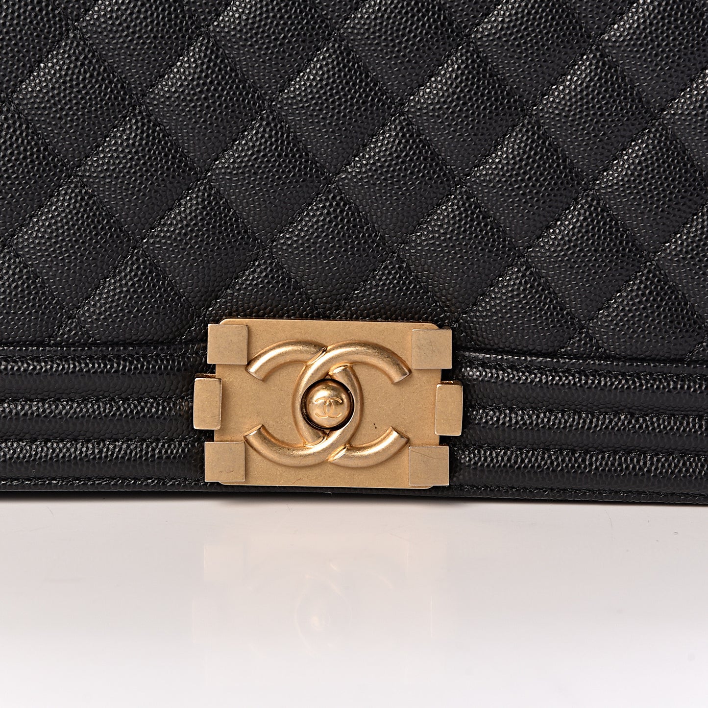 Caviar Quilted Medium Boy Flap Black