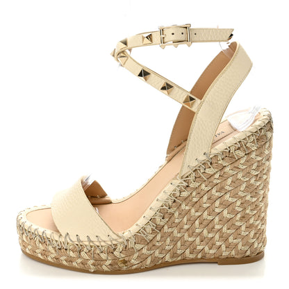 Valentino Garavani Grained Calfskin Rockstud Ankle Strap Espadrille 15/105mm Wedge Sandals 36 Light Ivory Natural 1 of 10