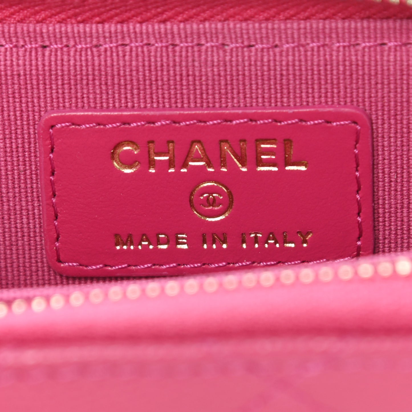 Caviar Quilted Zip Card Holder Fuchsia