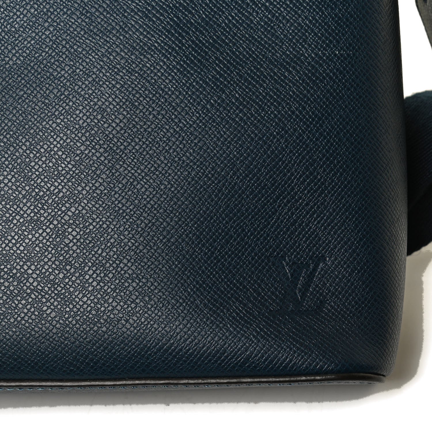 Louis Vuitton Taiga Anton Pochette Ocean 11 of 12