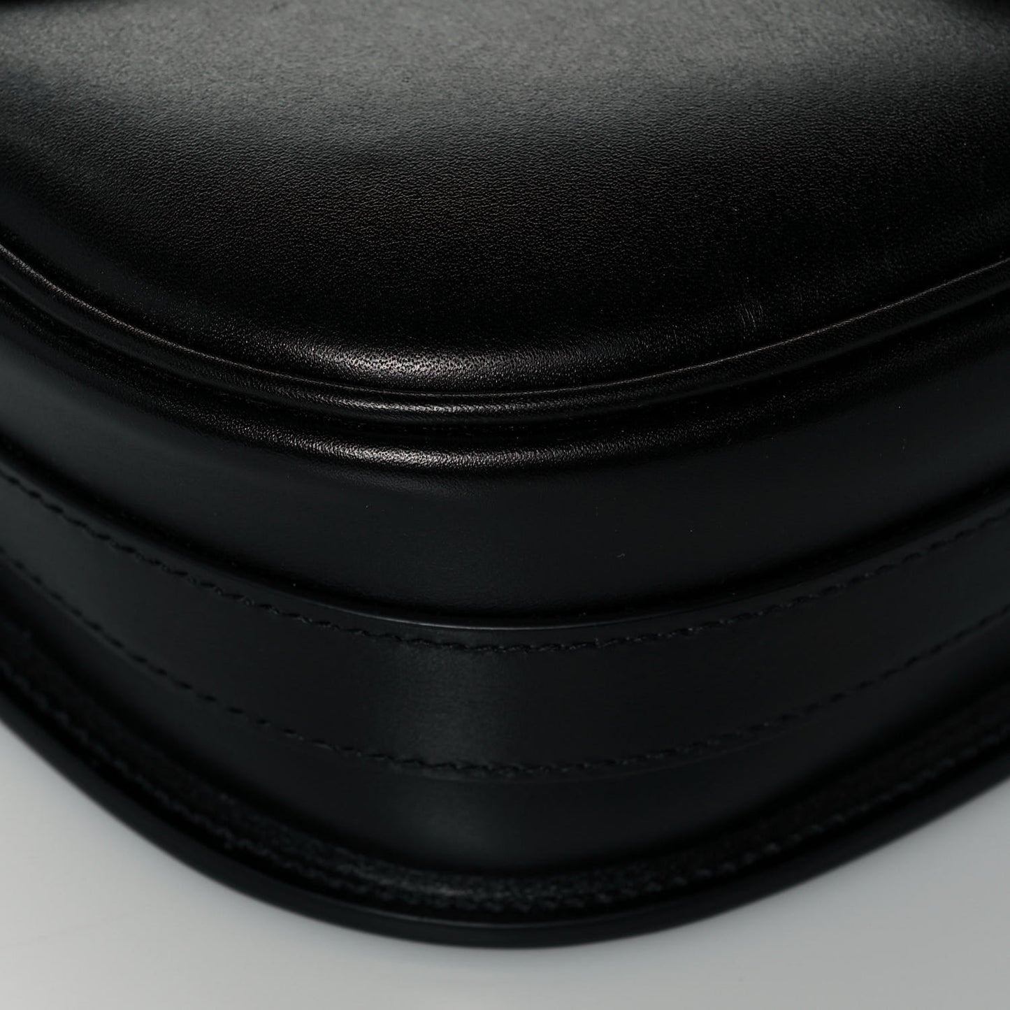 Box Calfskin Medium Bobby Flap Black