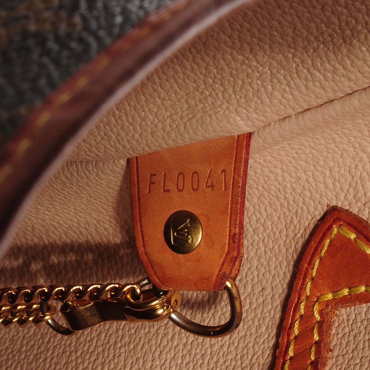 Monogram Petit Bucket 23