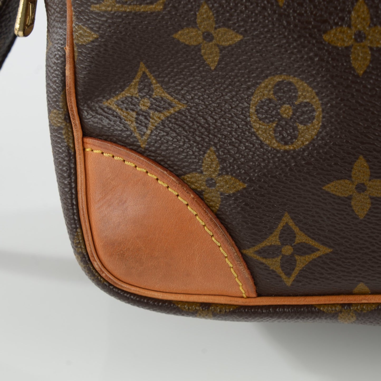 Monogram Nil 28