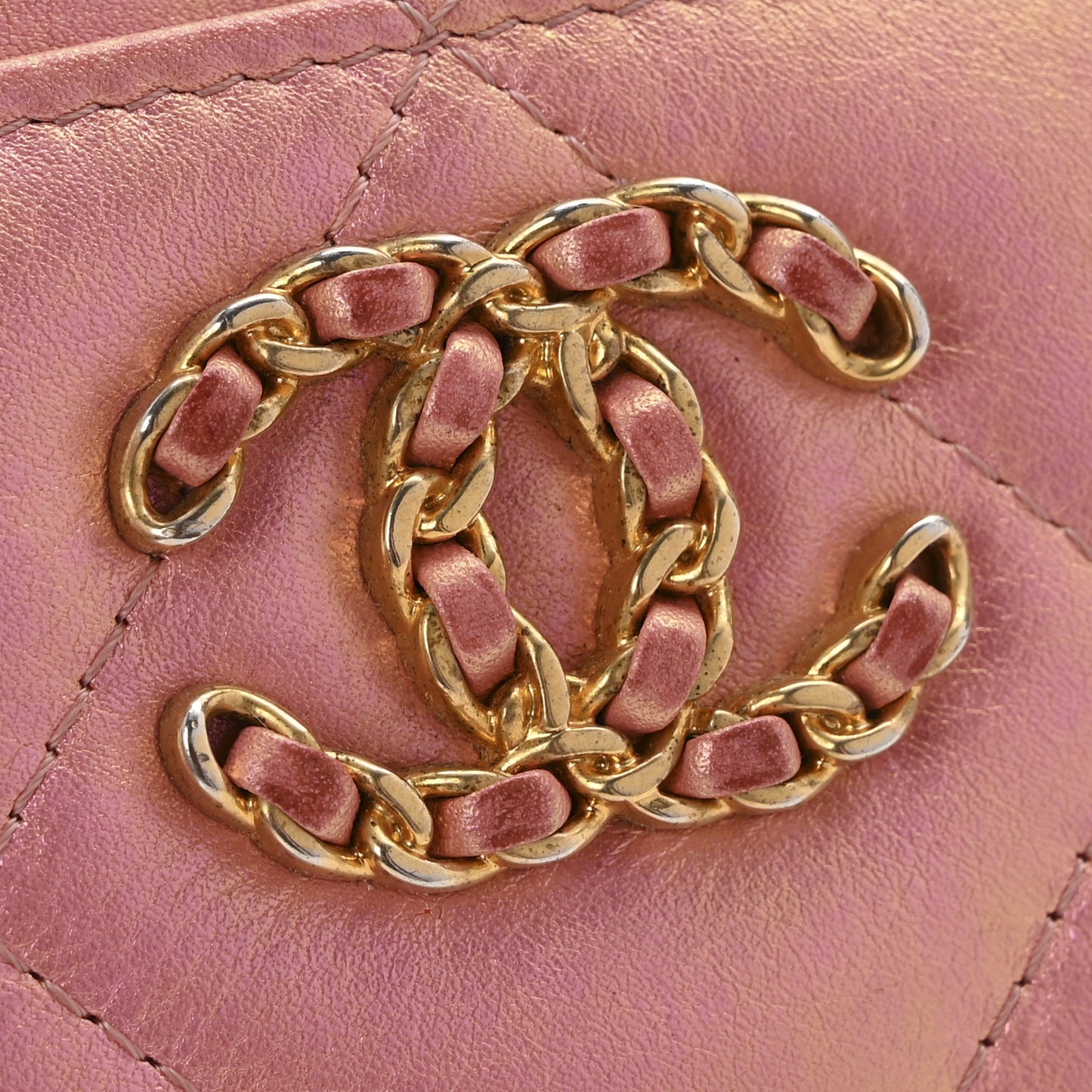 Iridescent Calfskin Quilted Chanel 19 Card Holder Pink