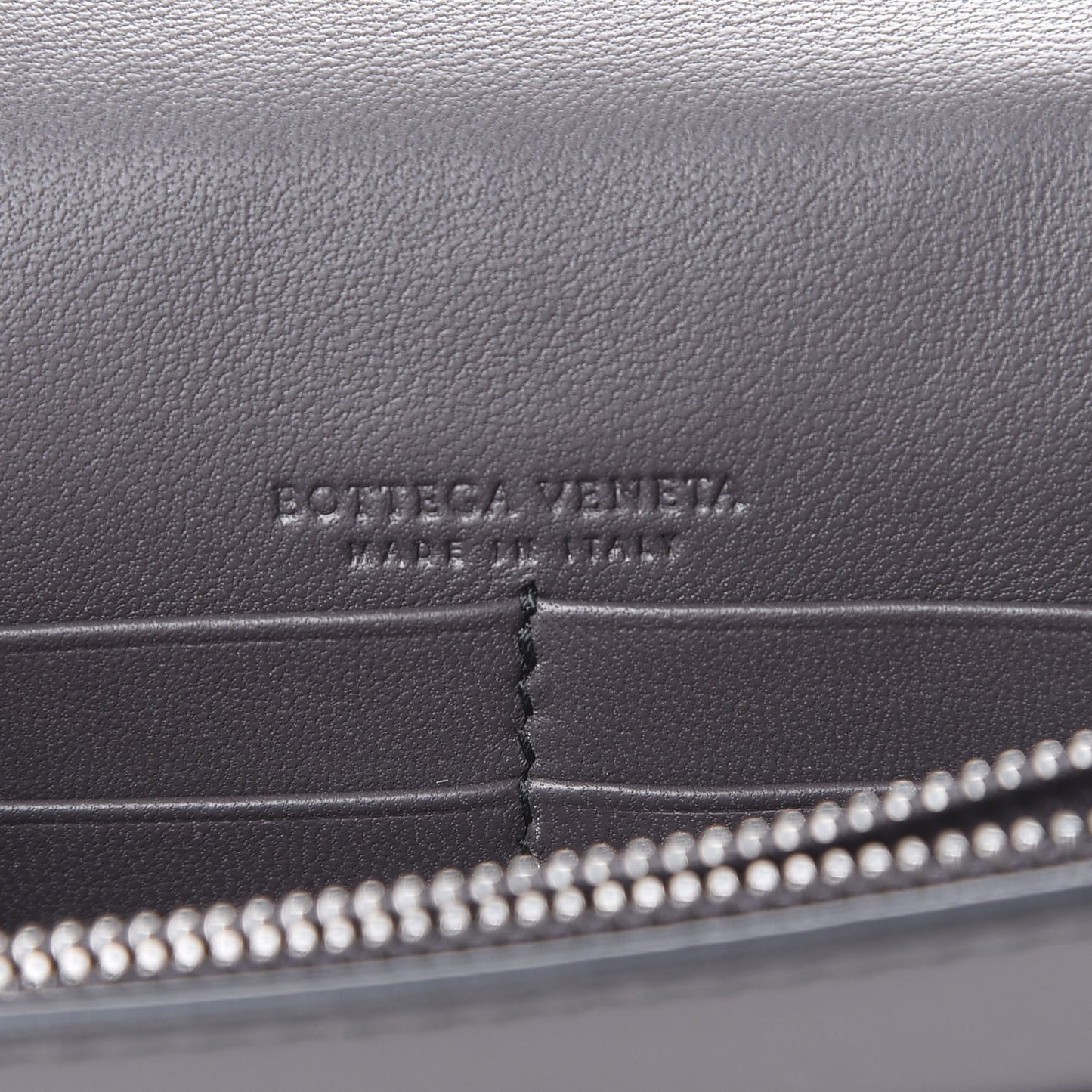 Nappa Ellittica Chain Wallet Quetsche