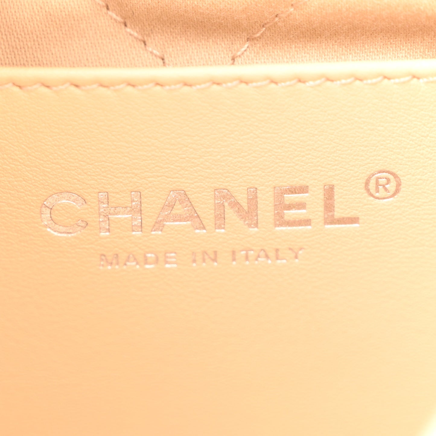 Shiny Calfskin Quilted Rainbow Mini Chanel 22 White