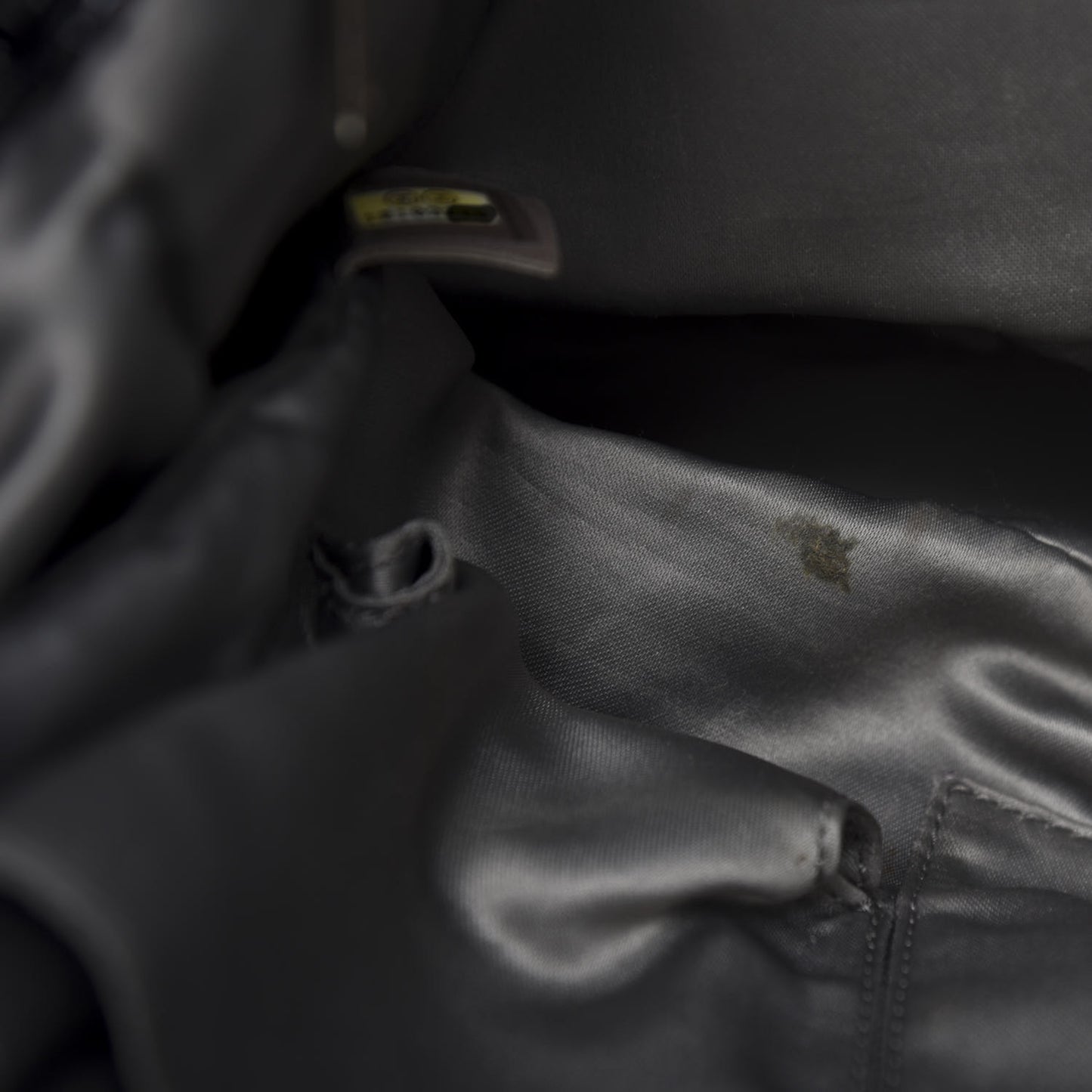 Crinkled Patent Modern Chain Flap Black