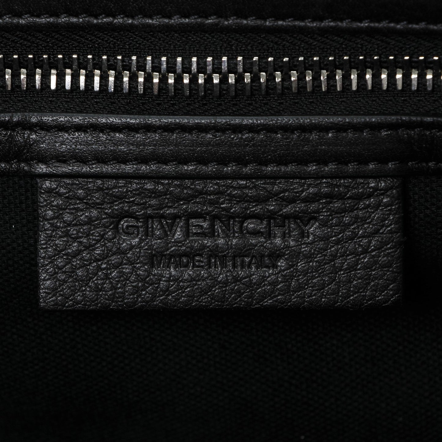 Waxy Grained Calfskin Medium Nightingale Black