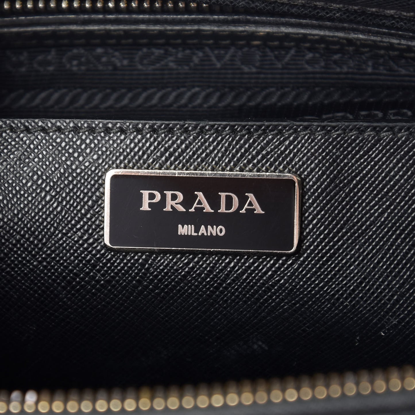 Saffiano Medium Galleria Double Zip Tote Black