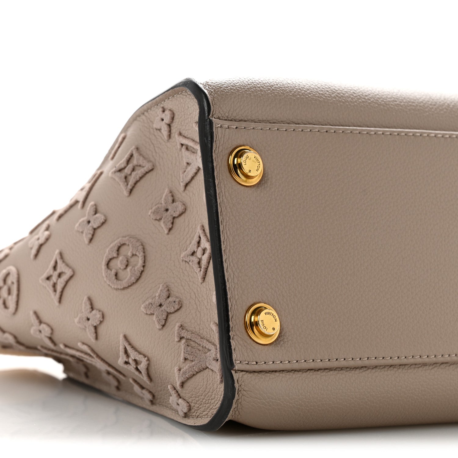 Louis Vuitton Calfskin Monogram Tufting On My Side Galet 8 of 11