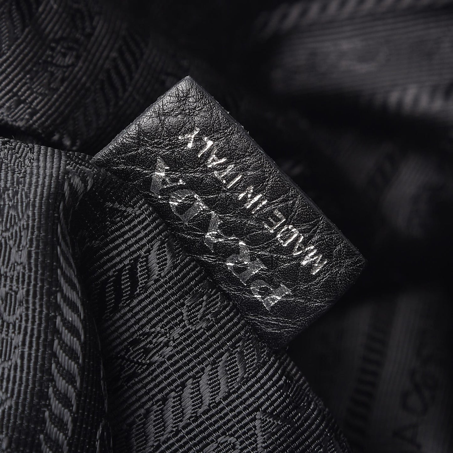 Vitello Daino Tote Nero Black