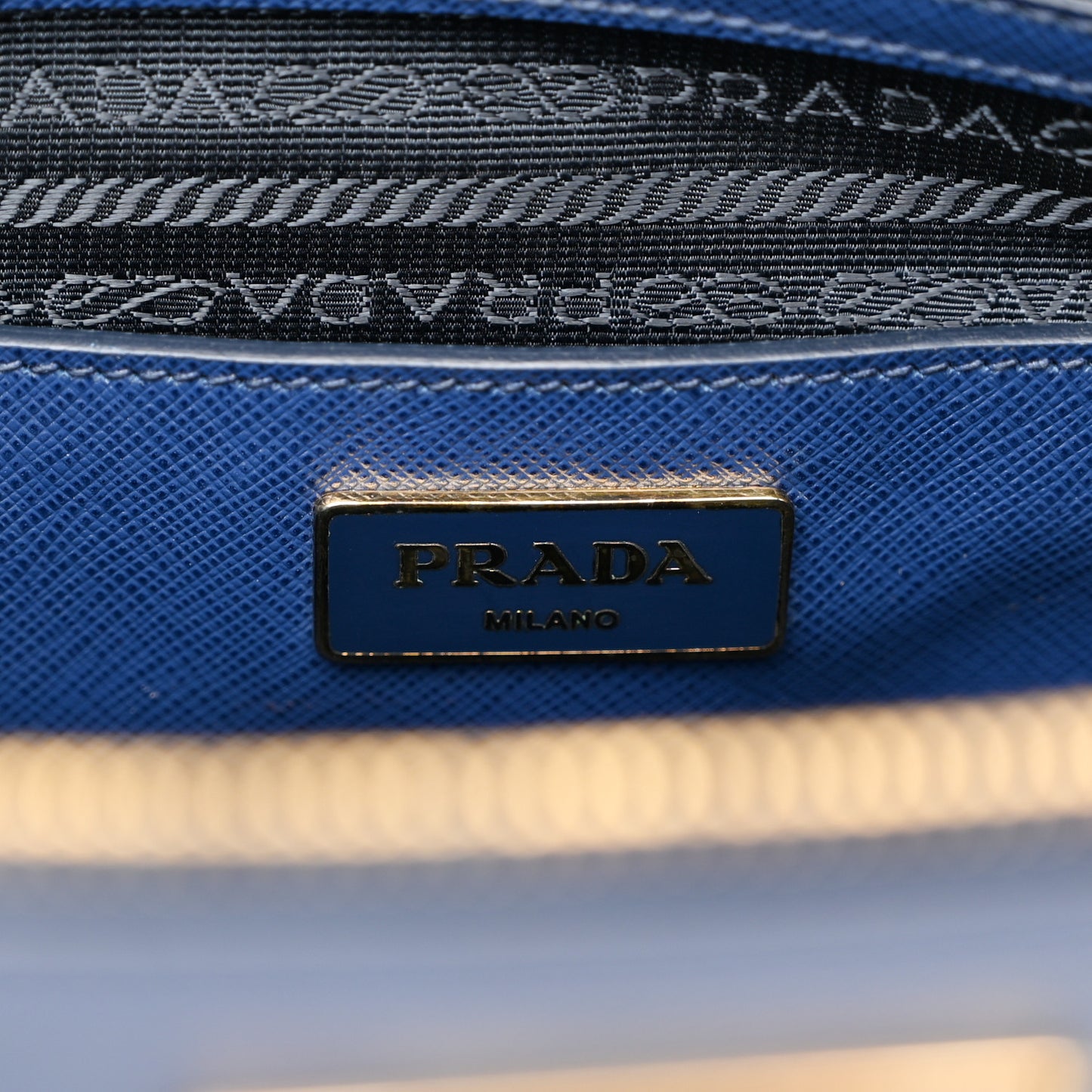 Saffiano Medium Galleria Double Zip Tote Bluette