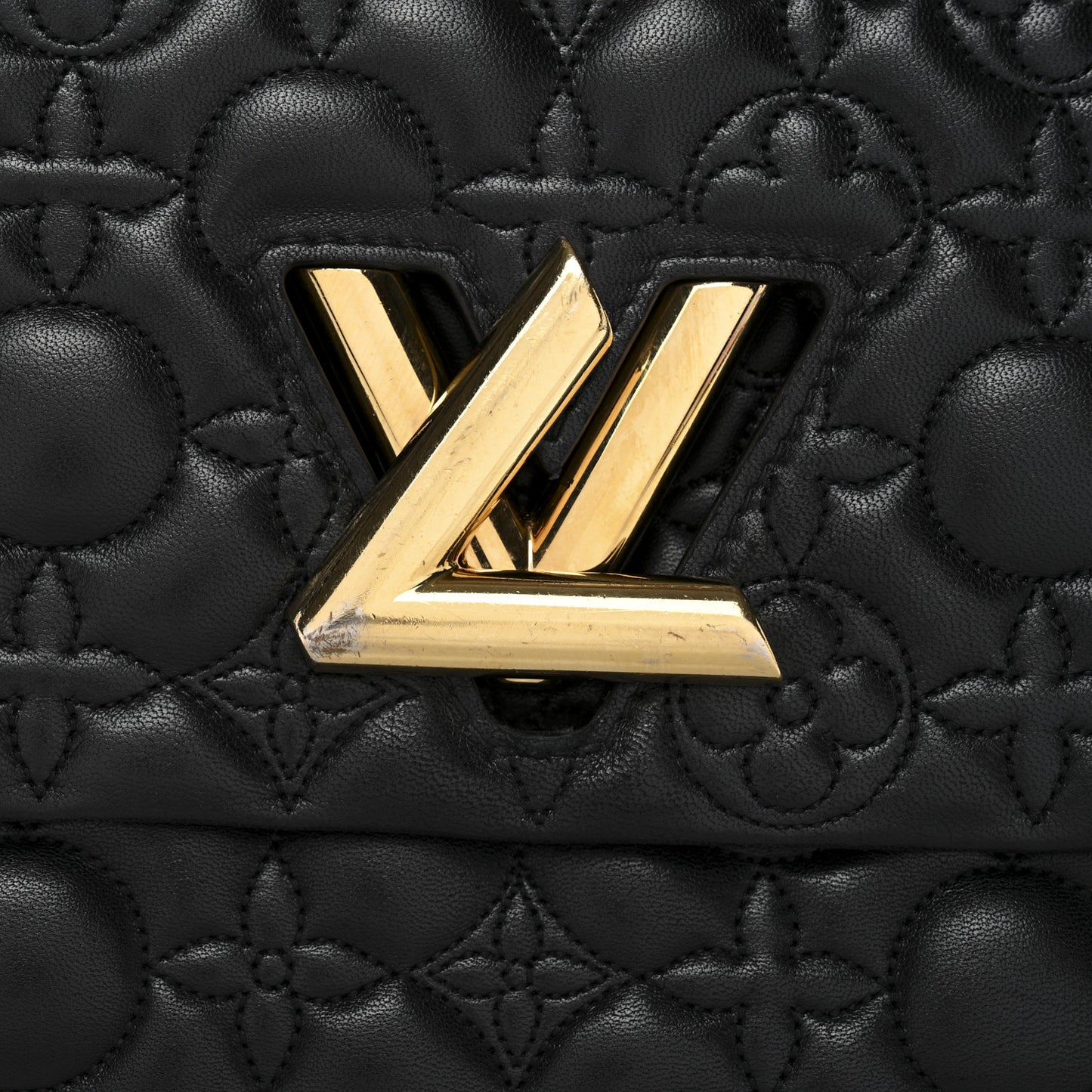 Lambskin Flower Quilted Twist Shoulder Bag GM Black
