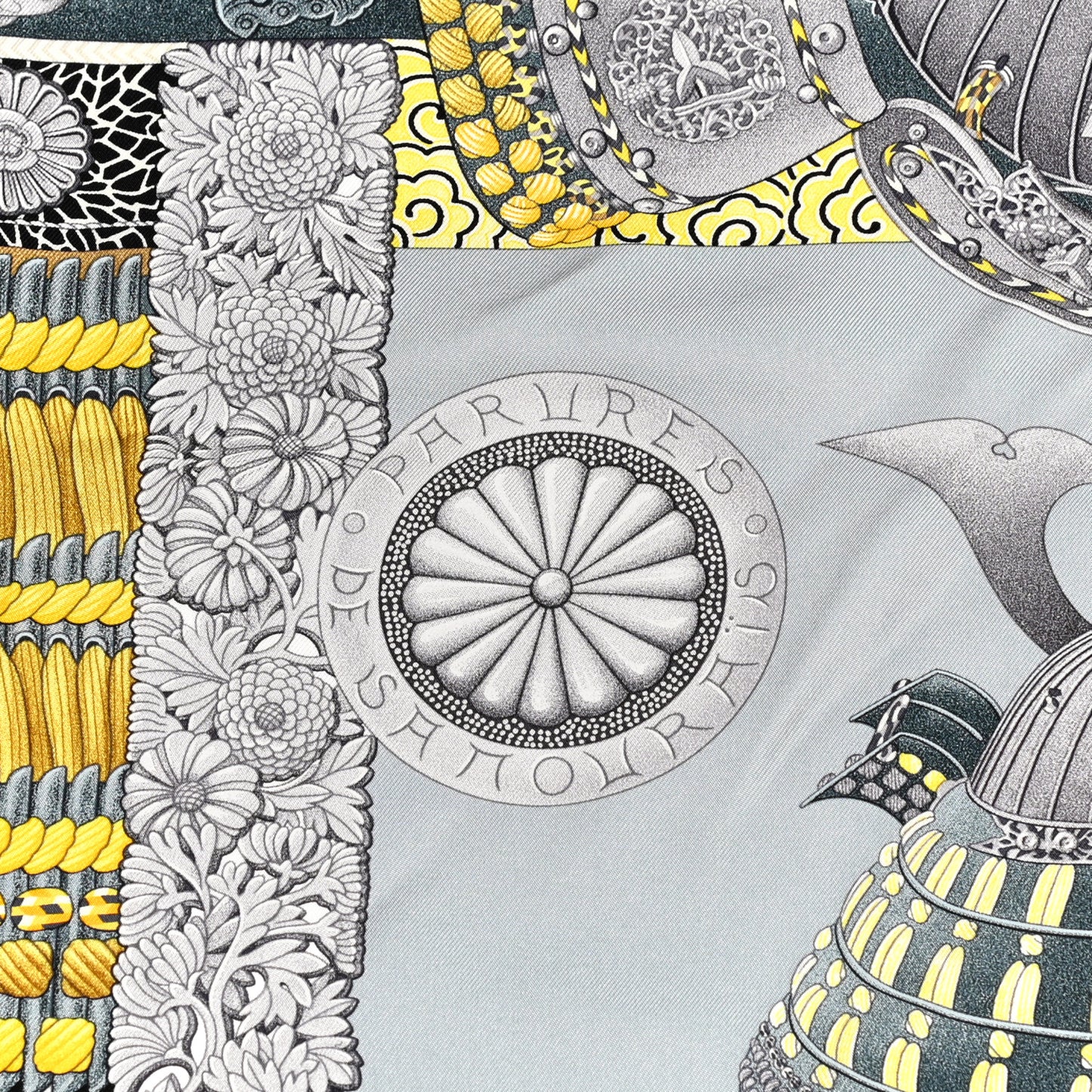 Silk Parures de Samourais Scarf 90 Gris Jaune Ardoise