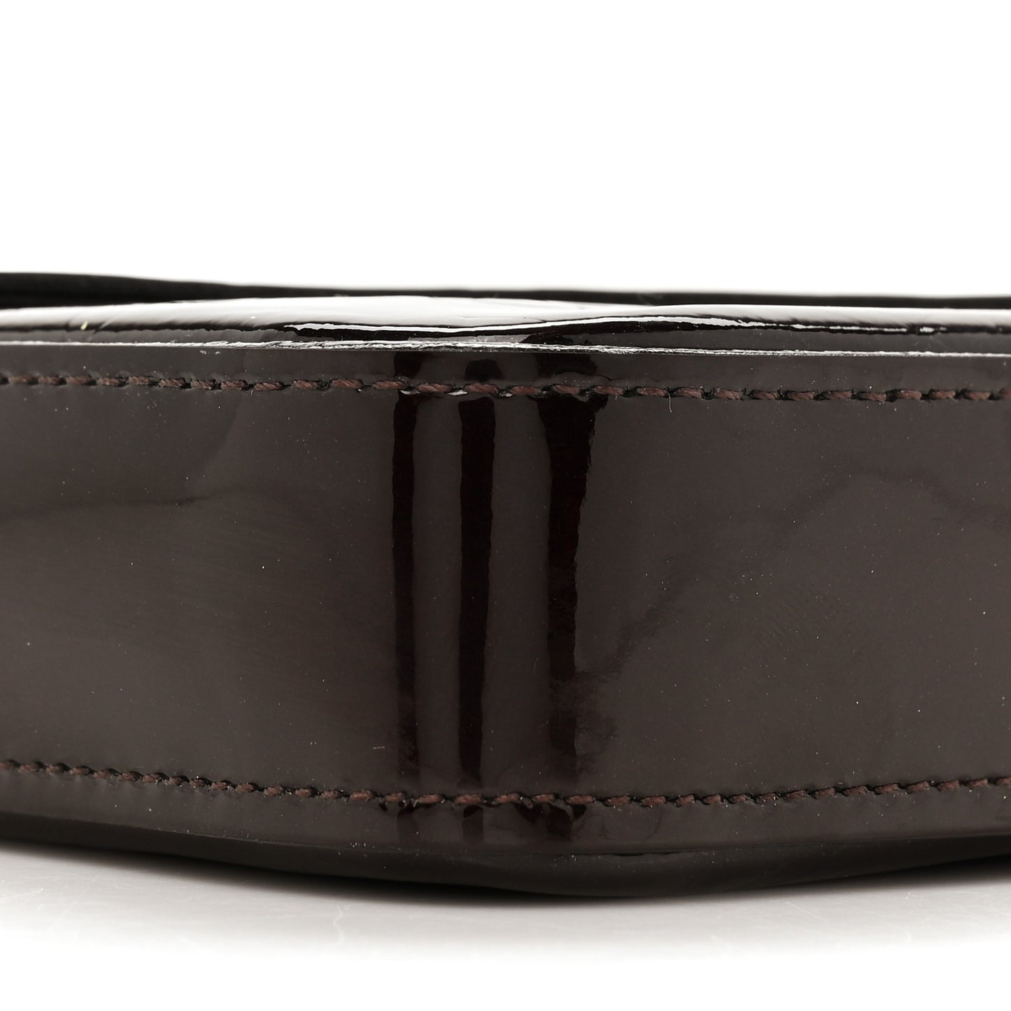 Vernis Pochette Felicie Chain Wallet Amarante